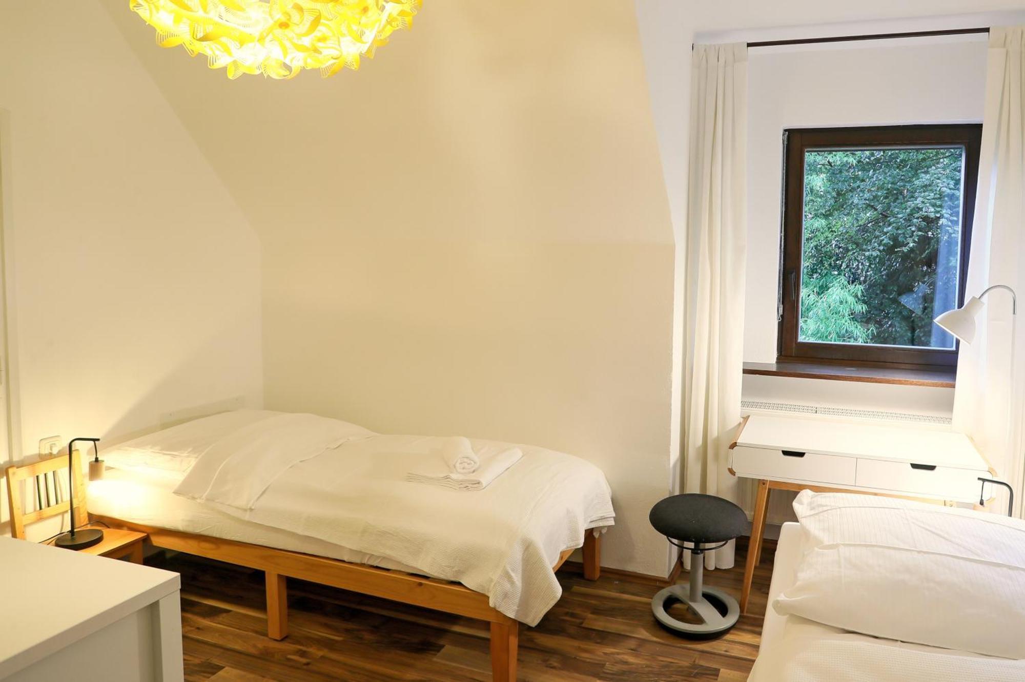 Apartment 10 Min Subway U-bahn To Marienplatz 130 M2 - 4br - 2bath