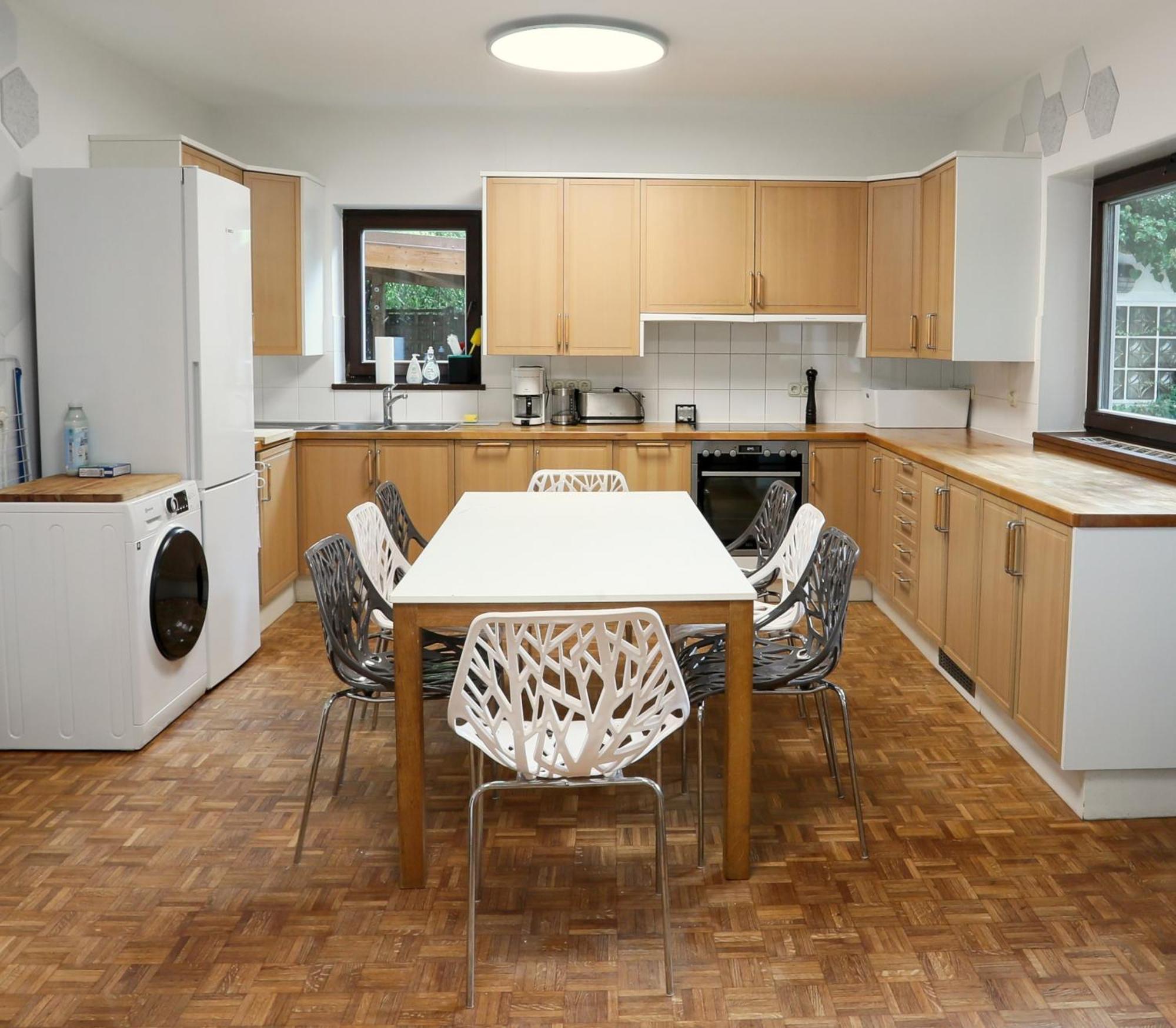 Apartment 10 Min Subway U-bahn To Marienplatz 130 M2 - 4br - 2bath