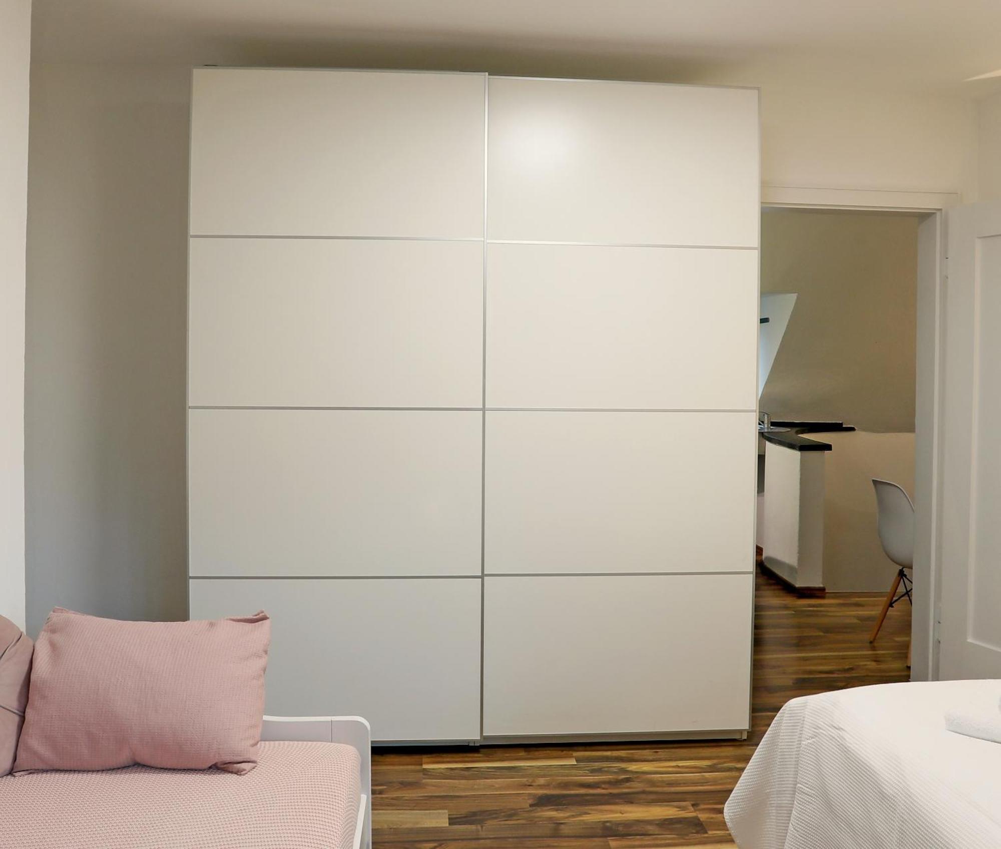 10 Min Subway U-bahn To Marienplatz 130 M2 - 4br - 2bath Apartment *